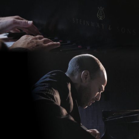 Pianist Orion Weiss performing